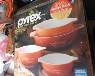 Vintage Pyrex in Original Box