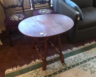 Drop leaf table, chairs, rug