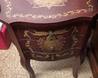 Decorative french-style table 