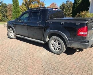 2010 Ford Sport Trac, 4x4, 84000 original miles, brand new tires, toneau cover, sunroof, outstanding condition!