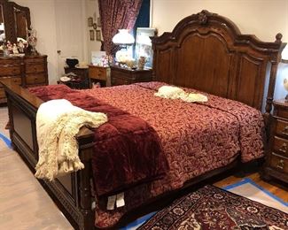 LAURA ASHLEY KING SIZE BED 