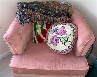 PINK ARM CHAIR 