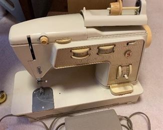 VINTAGE SINGER TOUCH AND SEW, PORTABLE SEWING MACHINE