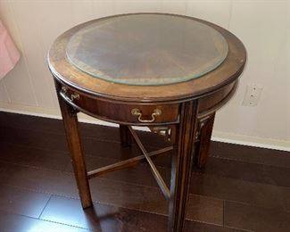 VINTAGE ROUND END TABLE