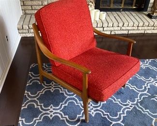 VINTAGE MCM ARM CHAIR