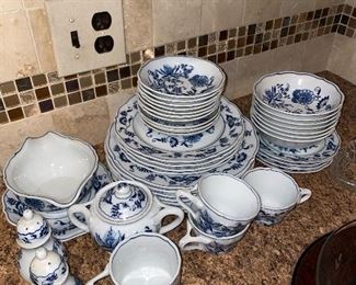 VINTAGE BLUE DANUBE CHINA