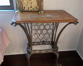 METAL & WOOD WINE TABLE