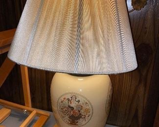 VINTAGE TABLE VASE