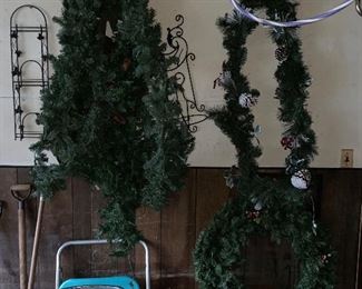 CHRISTMAS GARLANDS AND WREATHS