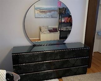 VINTAGE DRESSER W/MIRROR