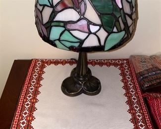 STAINED GLASS TABLE LAMP