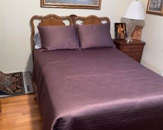 FULL SIZE BED AND BEDDING