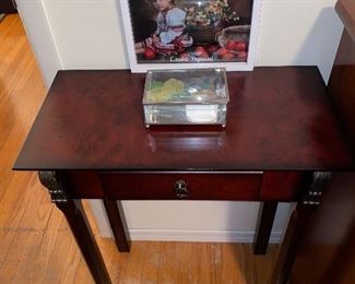 VINTAGE END TABLE