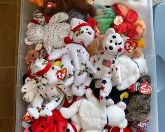 COLLECTION OF BEANIE BABIES