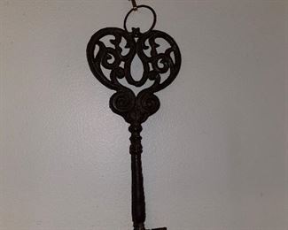 LARGE METAL SKELETON KEY