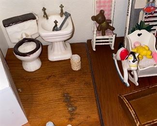 VINTAGE DOLLHOUSE FURNITURE AND MINIATURES