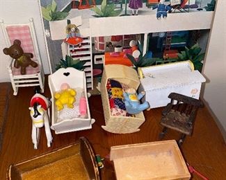 VINTAGE DOLLHOUSE FURNITURE AND MINIATURES