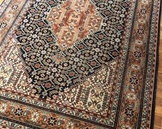 Oriental Rug . Approx. - 4' x 6'