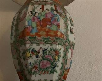 Chinese Export Rose Medallion Chinese Export Pottery Lamp