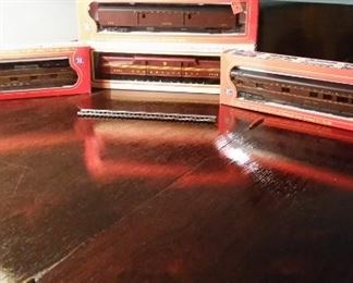HO Scale Train Set:
Locomotive, Baggage Car, 2 Passenger Cars & Track