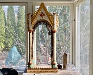 Antique niche