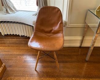 Eames PKW leather swivel chair