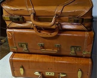 Lot 23
Set of 3 Vintage Suitcases