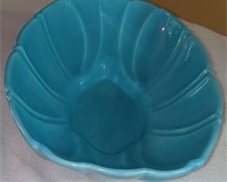 Lot 92
Vtg Bauer California Pottery Robin Blue Centerpiece Oblong Serving Dish Bowl