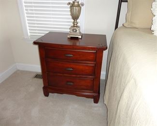 Haverty Nighstand