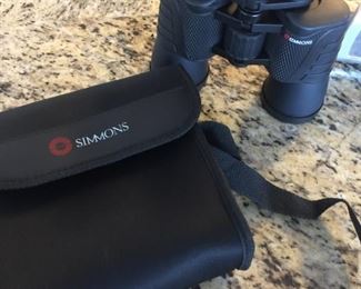 Like new Simmons Binoculars