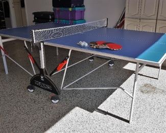 Kettler Pro ping pong table with accessories