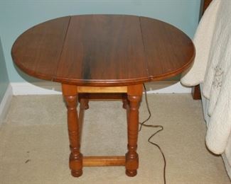 Drop leaf side table, 31" W x 25" D x 21"  H, leafs extended
