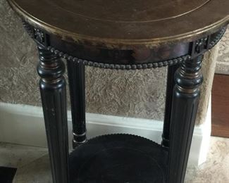 Black/brown accent table