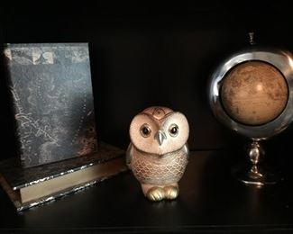 Lots of decorative items