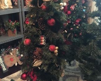 Pair of trees in urns