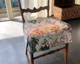 SWEET PETIT ITALIAN, CARVED,  MARQUETRY                  BOUDOIR CHAIR