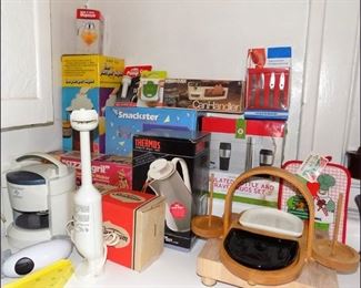 Many Vintage Kitchen Items, Unopened in the Original Box