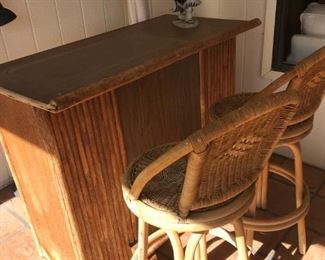 Outdoor Bar Top with 2 Bar Stools