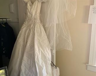 Wedding Dress size 2 - 4 cleaned perfect condition 