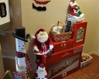 DILLARDS TRAIN SET & CHRISTMAS ITEMS