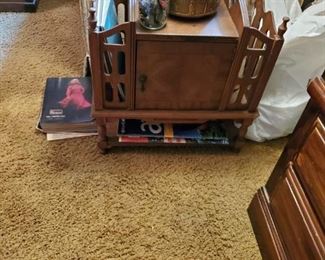 VINTAGE MAGAZINE TABLE STAND