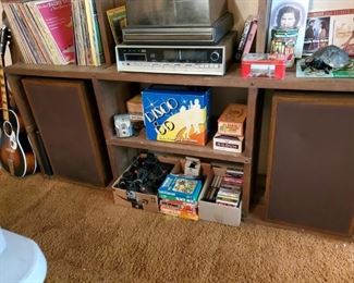 GIRARD TURNTABLE & BOX SPEAKERS