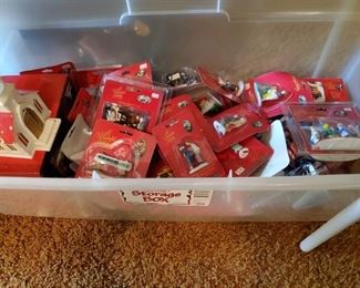 "ITS A WONDERFUL LIFE" CHRISTMAS SET