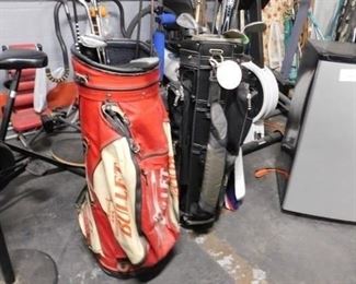 Assorted vintage golf clubs & bags 