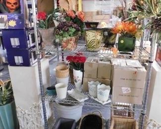 Assorted planters, vases & floral items 