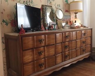Beautiful Hollywood Regency or Mid-Century Bedroom Set, lamp, mirror