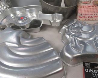 vintage wilton cake pans, cake decorating , baking