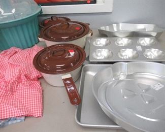 vintage wilton cake pans, cake decorating , baking