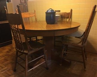 OAK PEDESTAL TABLE AND PRESS BACK CHAIRS