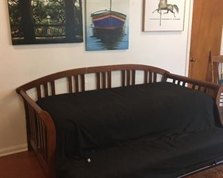 TRUNDLE BED